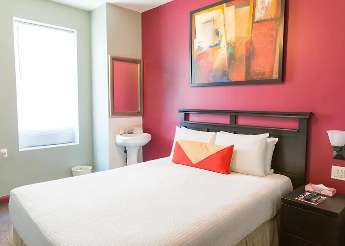 Broadway Hotel & Hostel